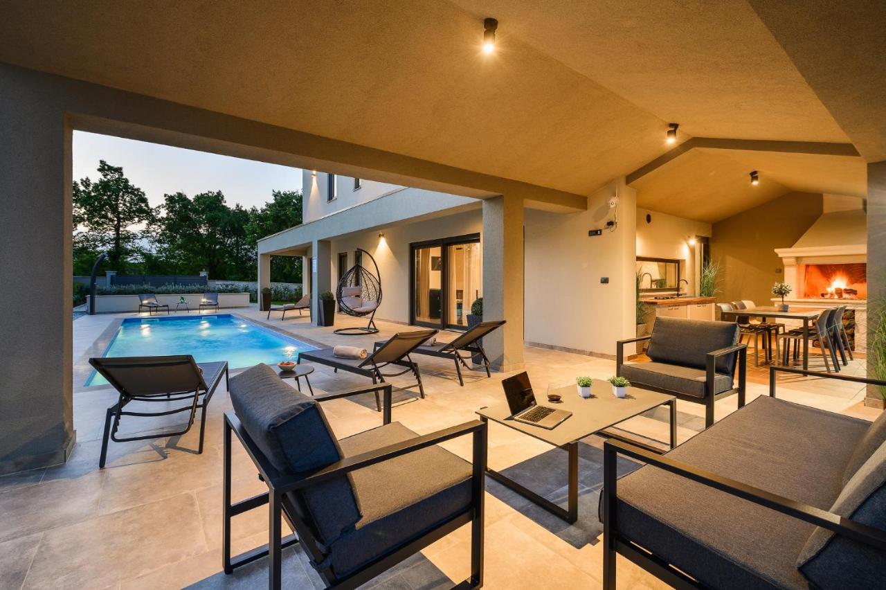 Villa Nobu Mali Vareški Buitenkant foto