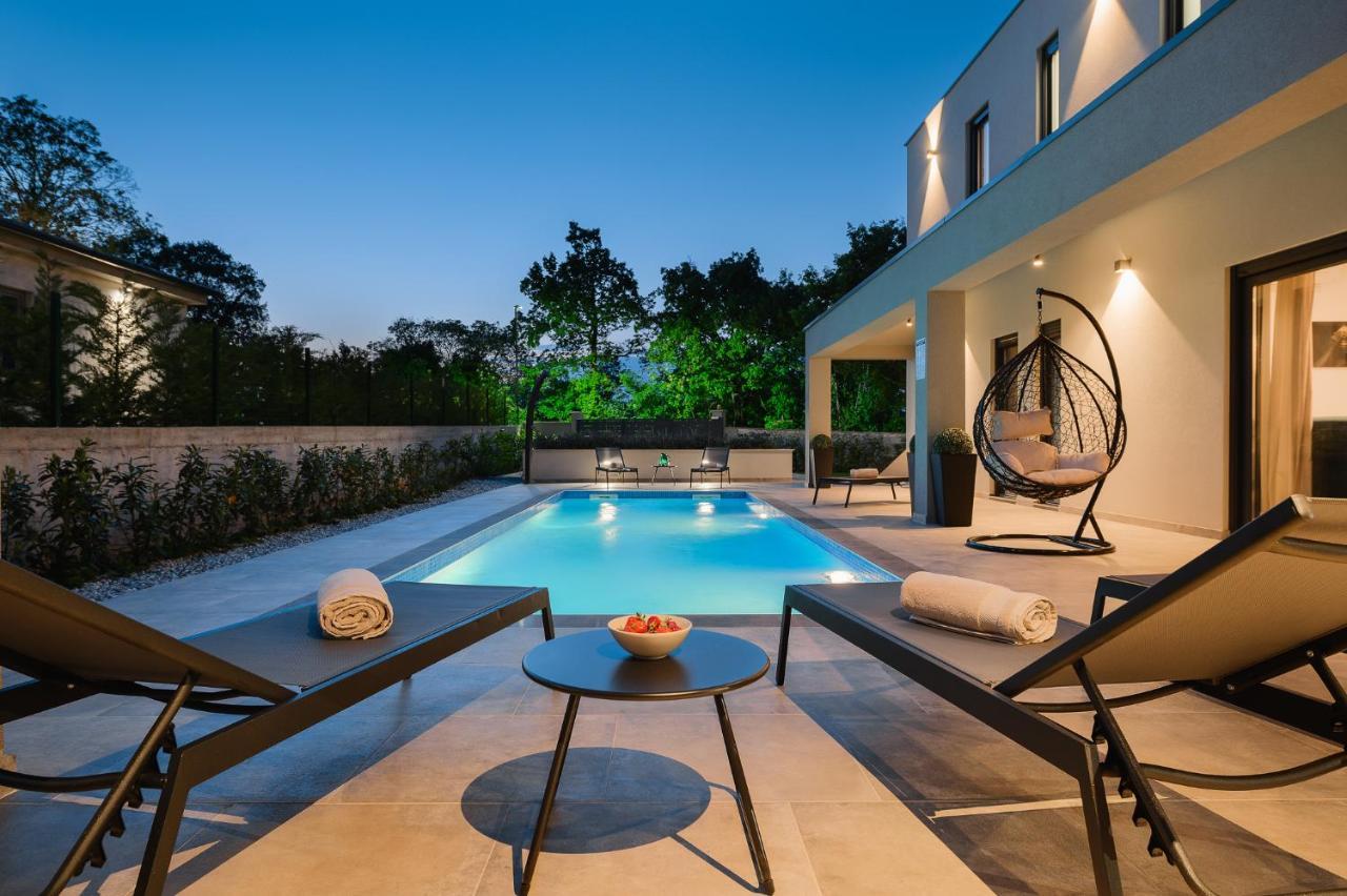Villa Nobu Mali Vareški Buitenkant foto