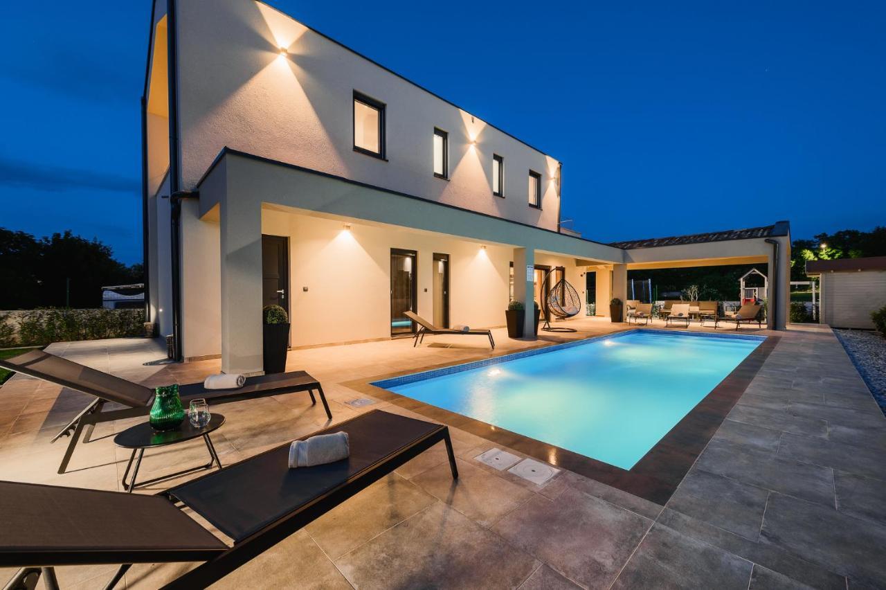 Villa Nobu Mali Vareški Buitenkant foto