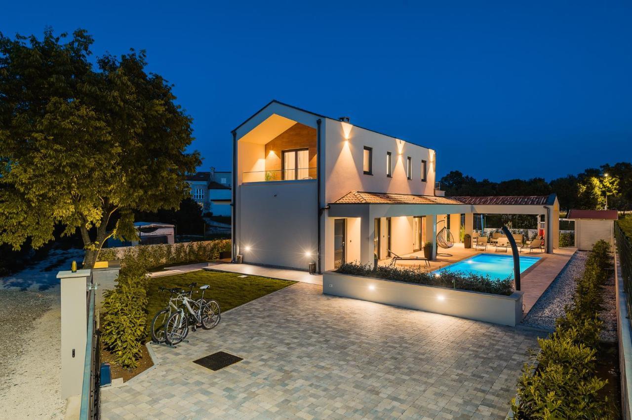 Villa Nobu Mali Vareški Buitenkant foto