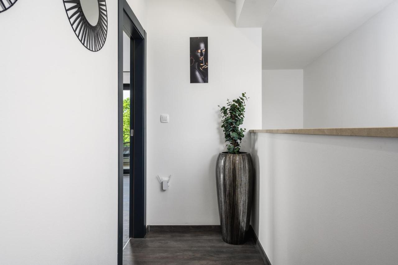 Villa Nobu Mali Vareški Buitenkant foto