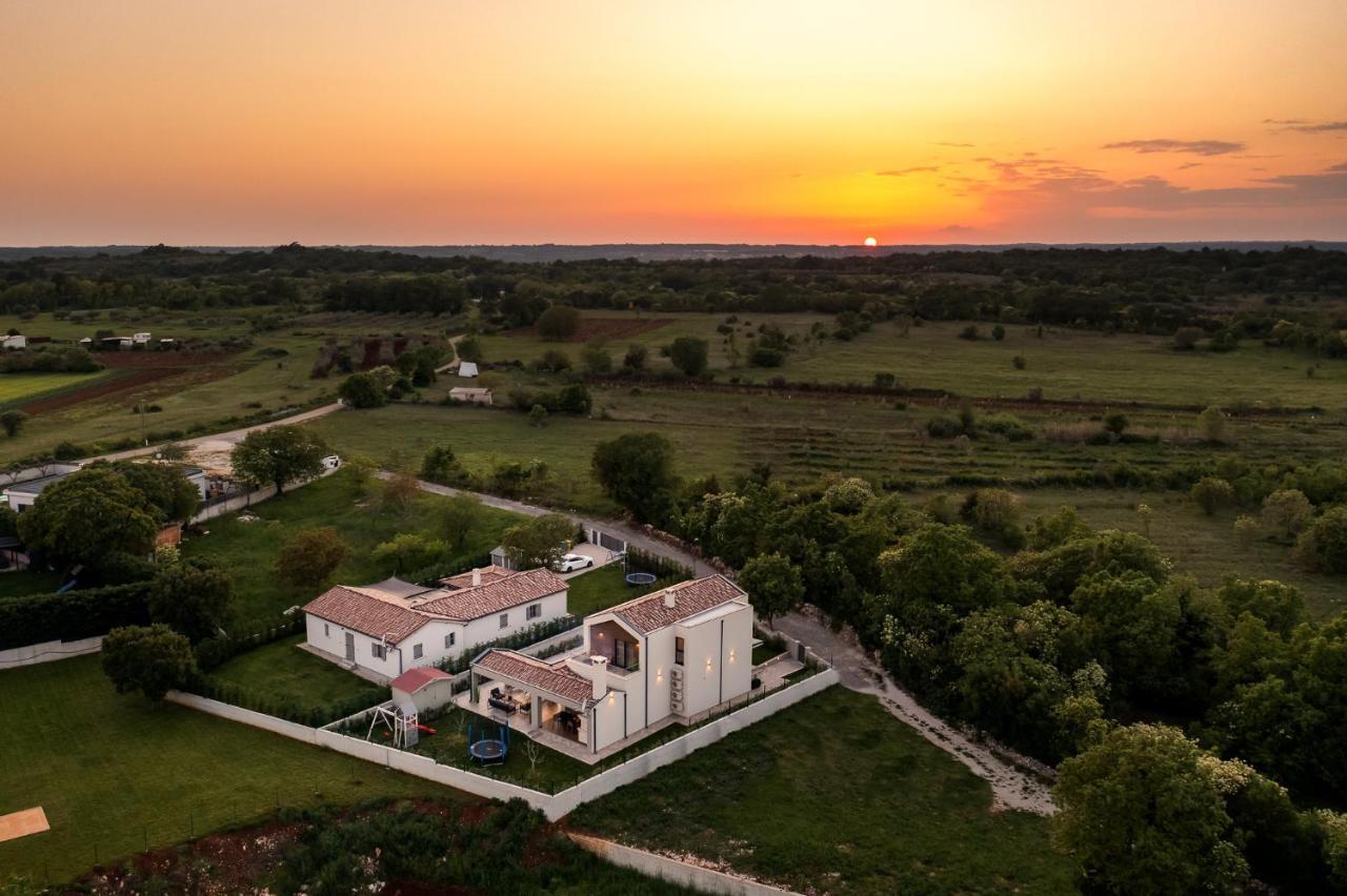 Villa Nobu Mali Vareški Buitenkant foto
