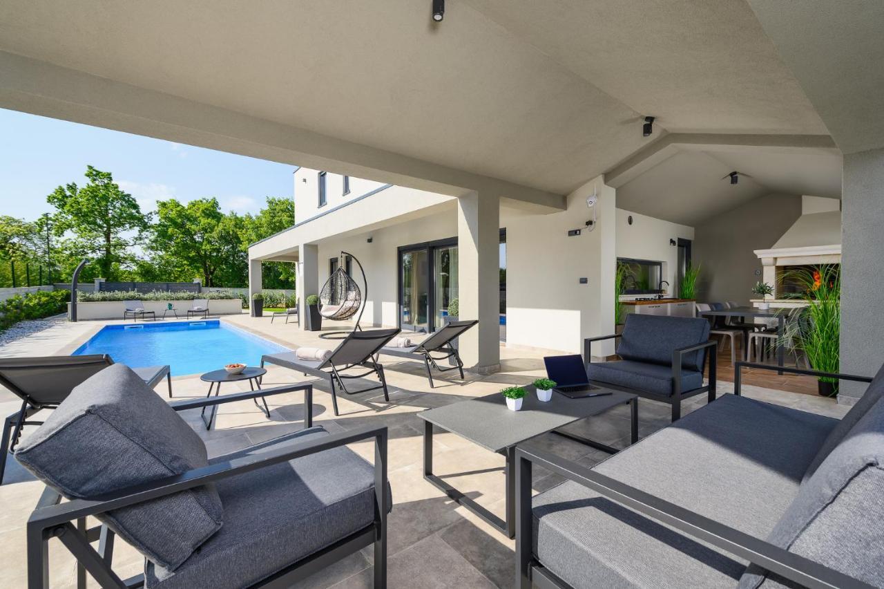 Villa Nobu Mali Vareški Buitenkant foto