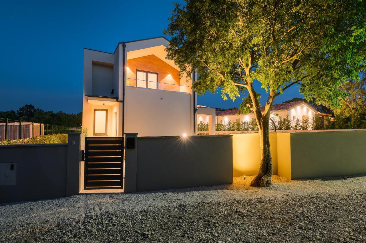 Villa Nobu Mali Vareški Buitenkant foto