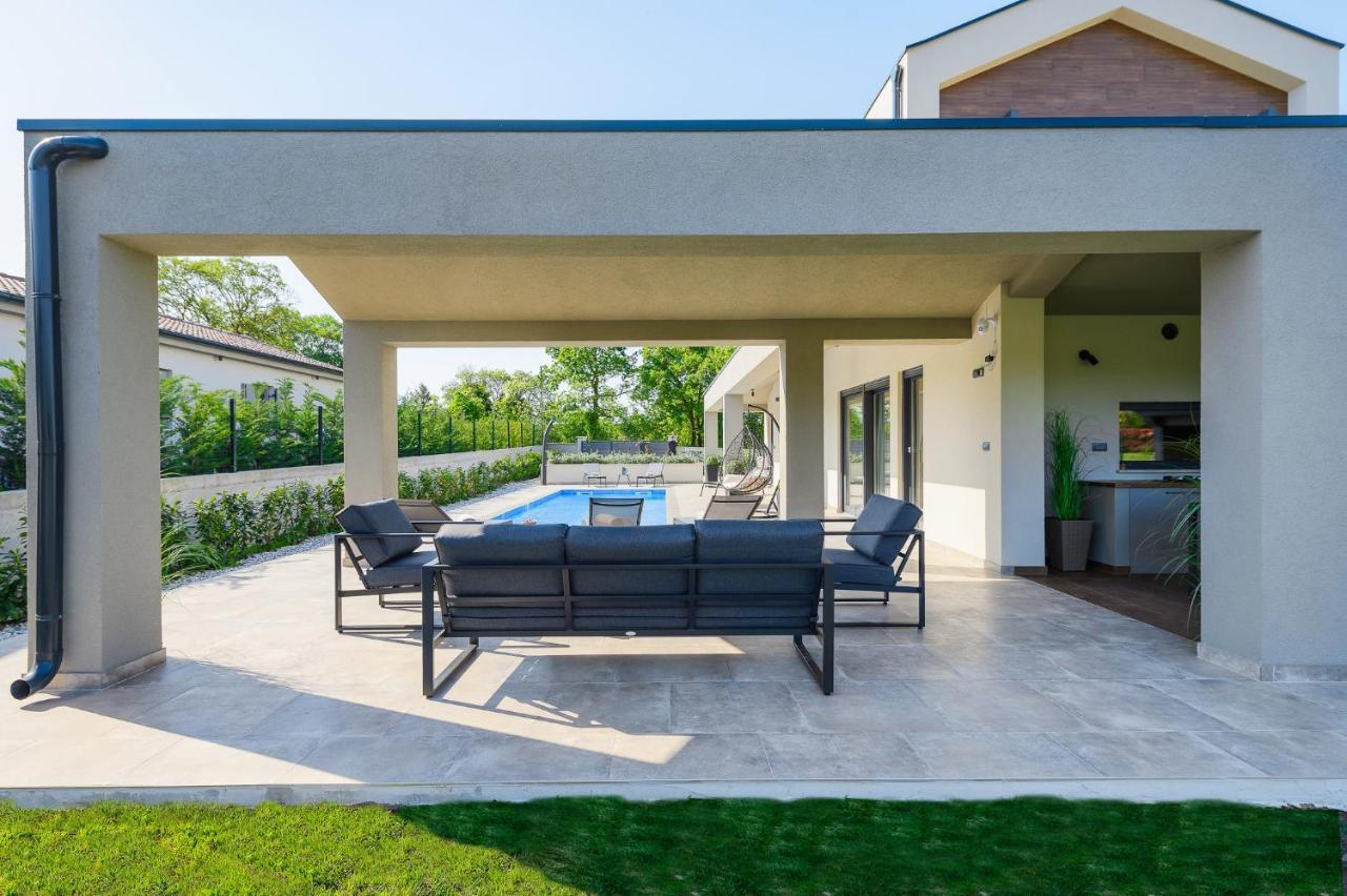 Villa Nobu Mali Vareški Buitenkant foto