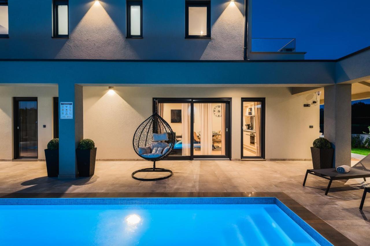 Villa Nobu Mali Vareški Buitenkant foto