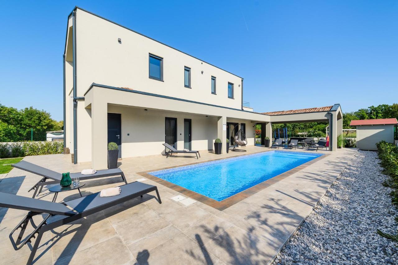 Villa Nobu Mali Vareški Buitenkant foto