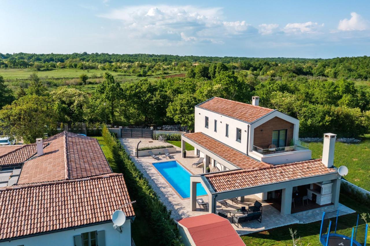 Villa Nobu Mali Vareški Buitenkant foto