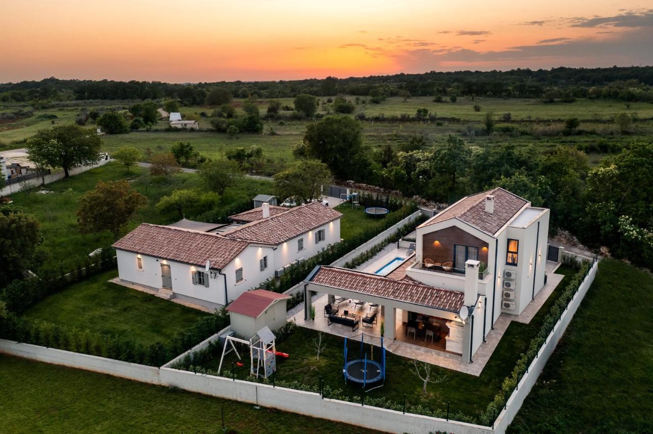 Villa Nobu Mali Vareški Buitenkant foto