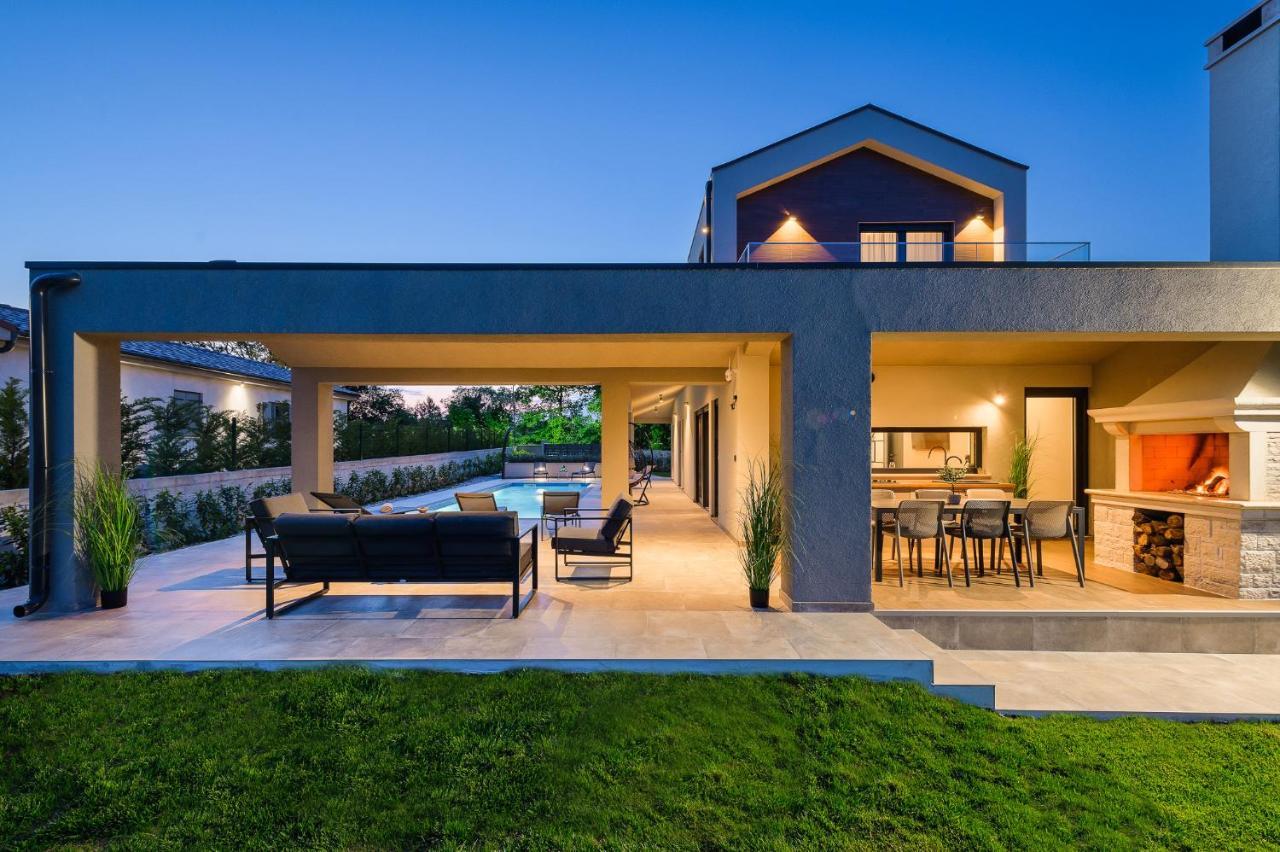Villa Nobu Mali Vareški Buitenkant foto