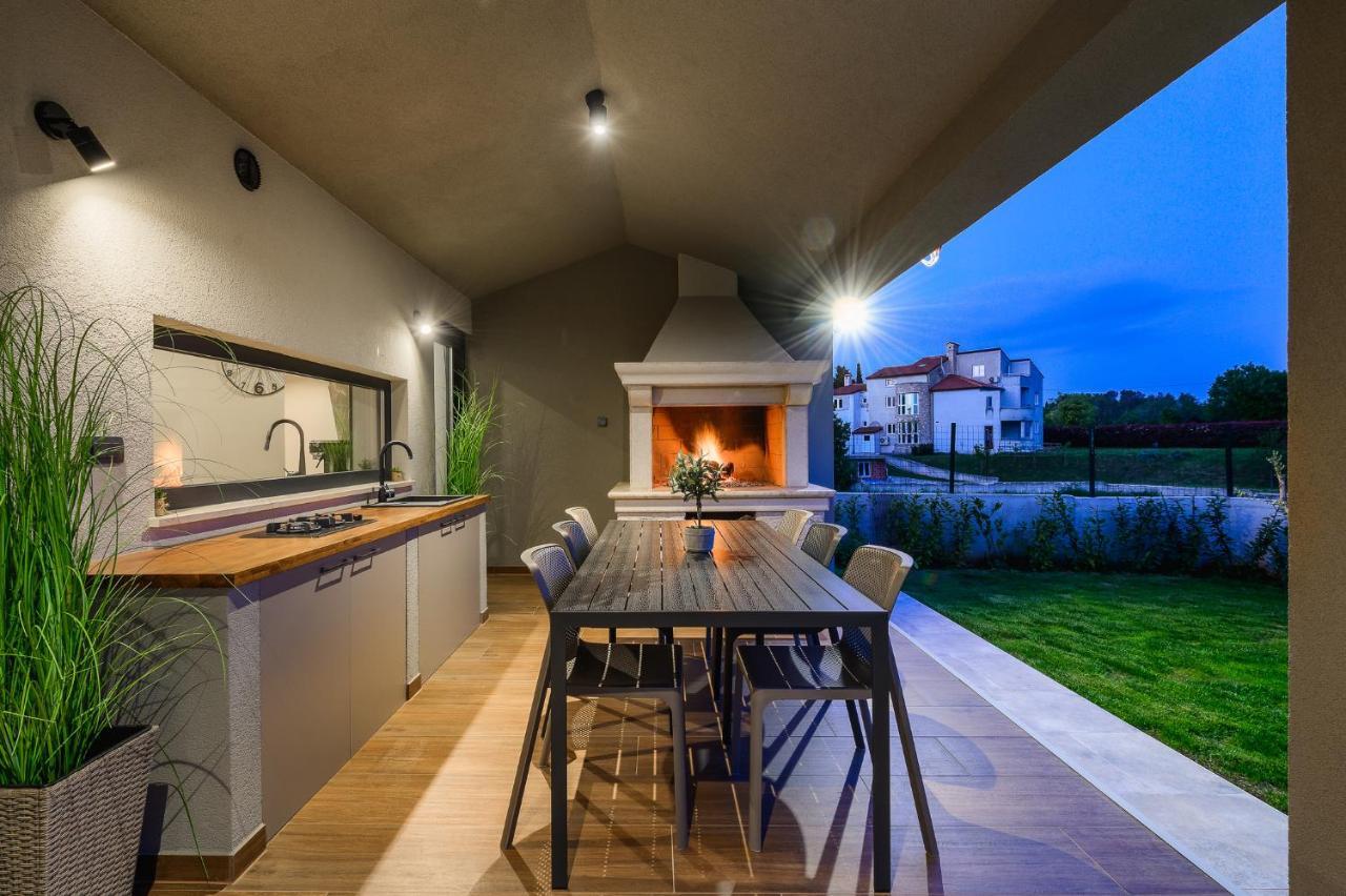 Villa Nobu Mali Vareški Buitenkant foto